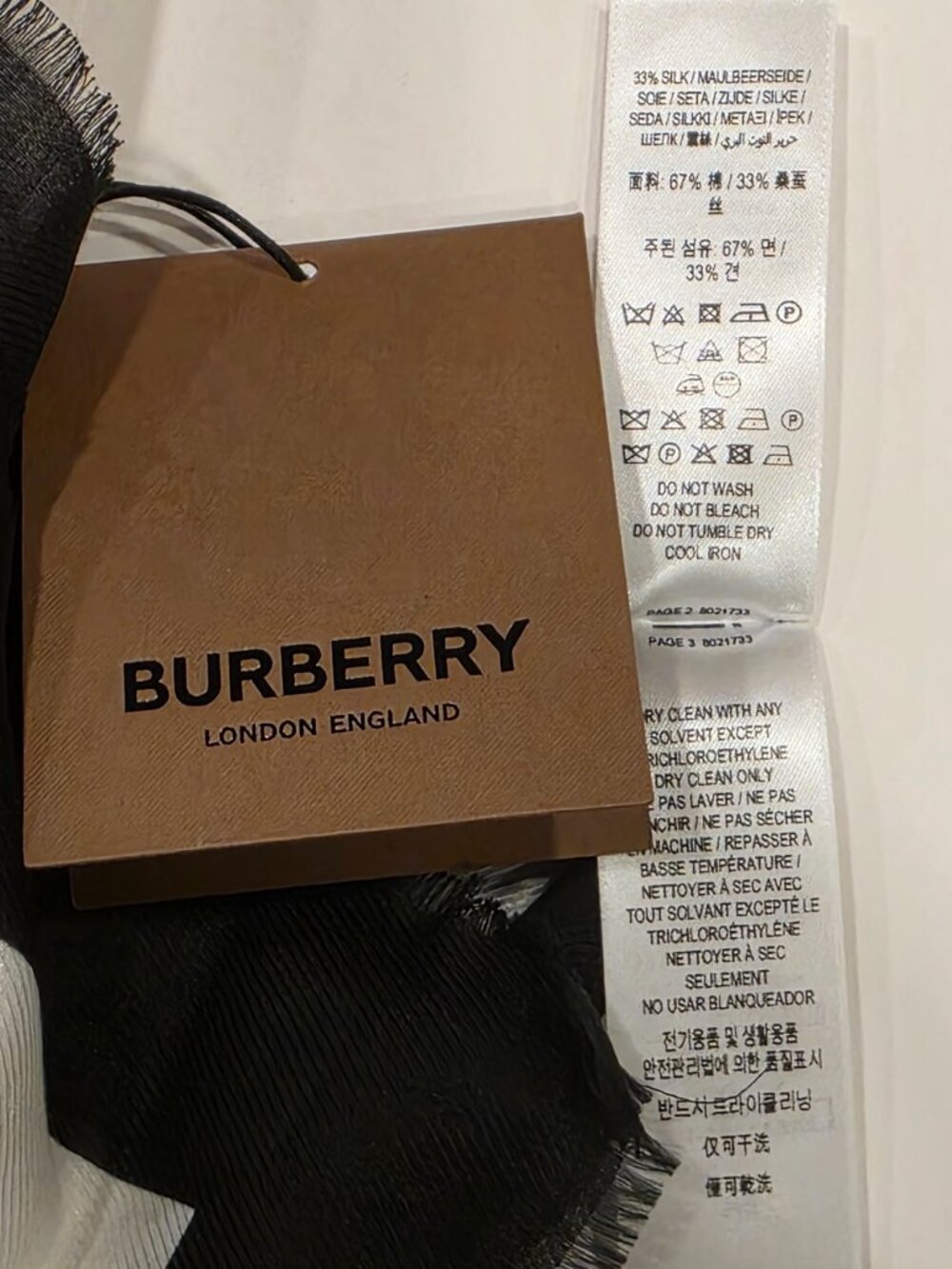 NWT Burberry Bottle Cap Print Silk Blend Scarf Black White Red - Picture 6 of 7